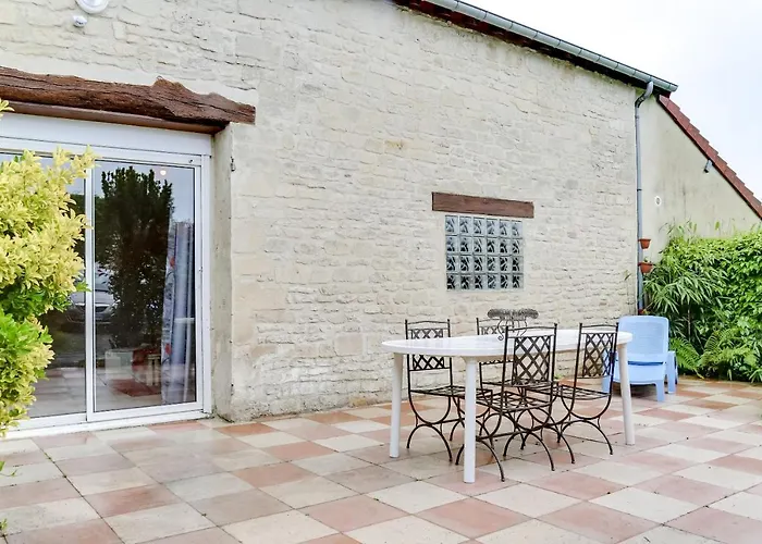 Isida, Maison Spacieuse Avec Terrasse Et Stationnement