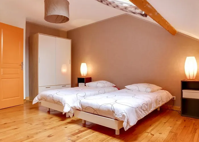 Isida, Maison Spacieuse Avec Terrasse Et Stationnement